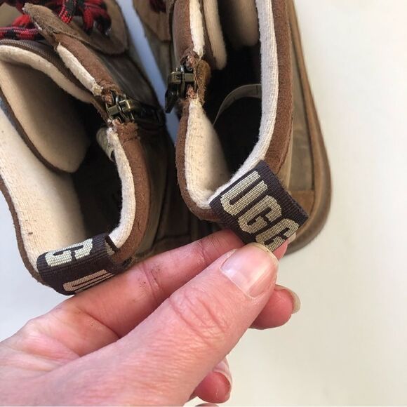 UGG Robley red lace up leather boots NWOT size 37 - Picture 9 of 12